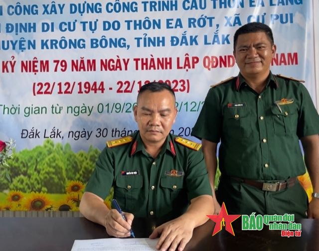 Thi đua “Đột phá, thần tốc, quyết thắng” trên công trình ổn định dân cư thôn Ea Rớt
